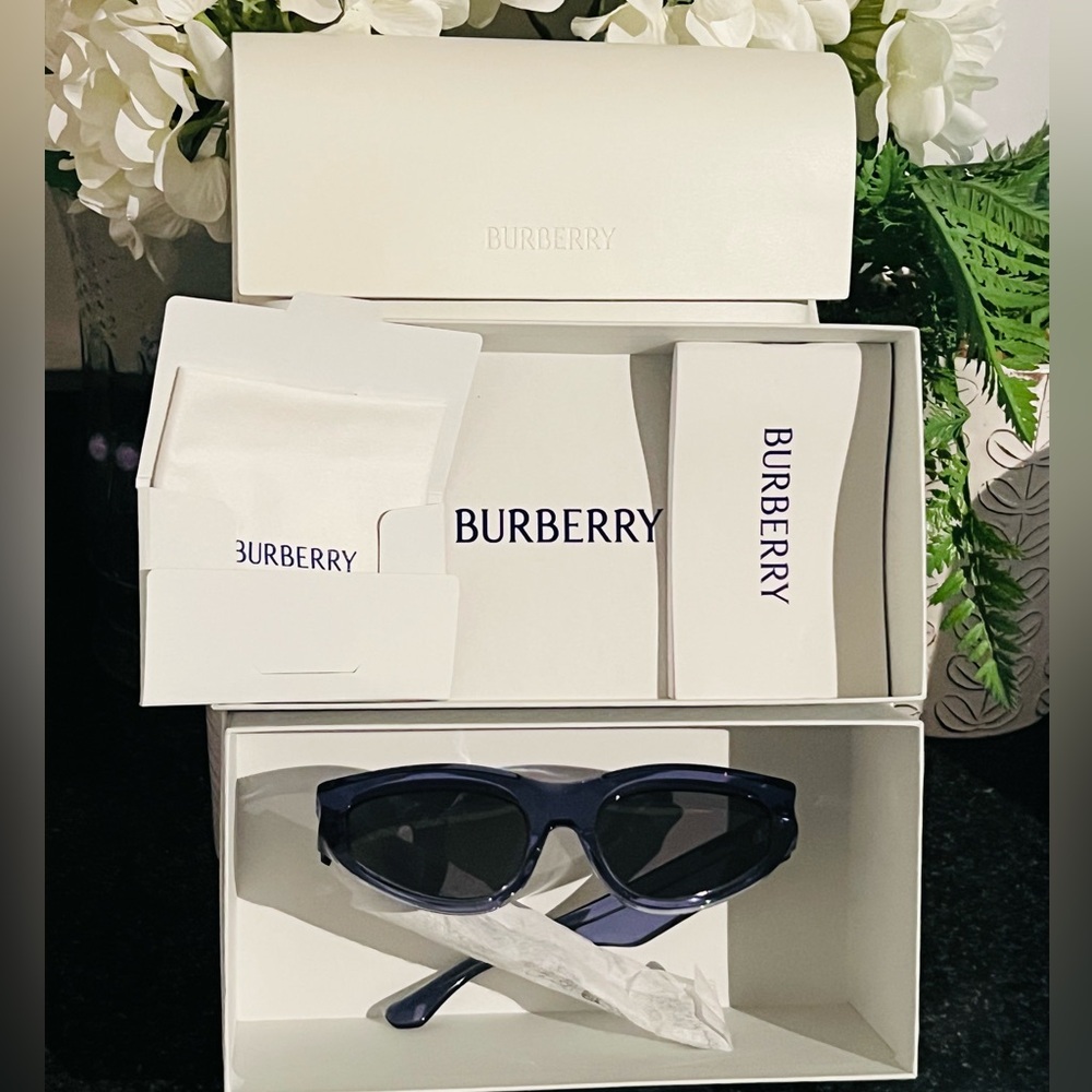 Burberry Navy Blue Cat-Eye Women's Sunglasses
